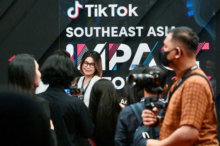 国外怎么评论tiktok,国外评论tiktok：一种全球化的文化交流平台!